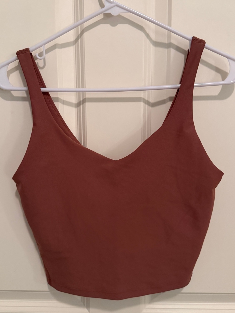 Old Navy Active Powersoft Light
Support Go-Dry Long Line
Sports Bra V-Neck Brown